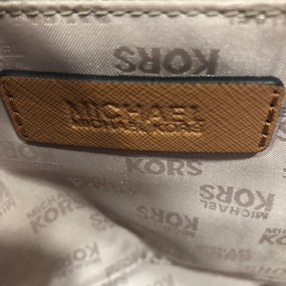 Michael Kors Large Jet Set Tote & Logo Charm - Picture 4 of 11